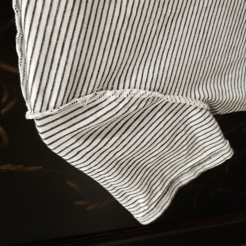 Forever 21 Black and White Striped Crewneck Graphic Tee Size S - Picture 8 of 16